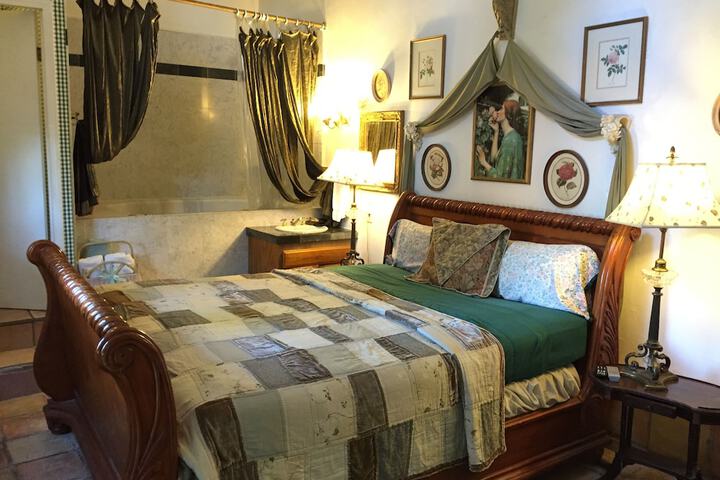 Room 11 of 24