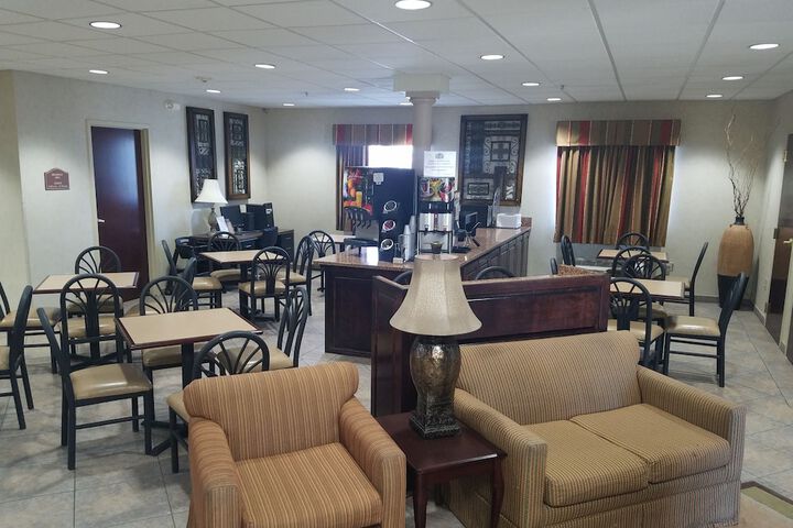 HomeTown Hotel Bryant