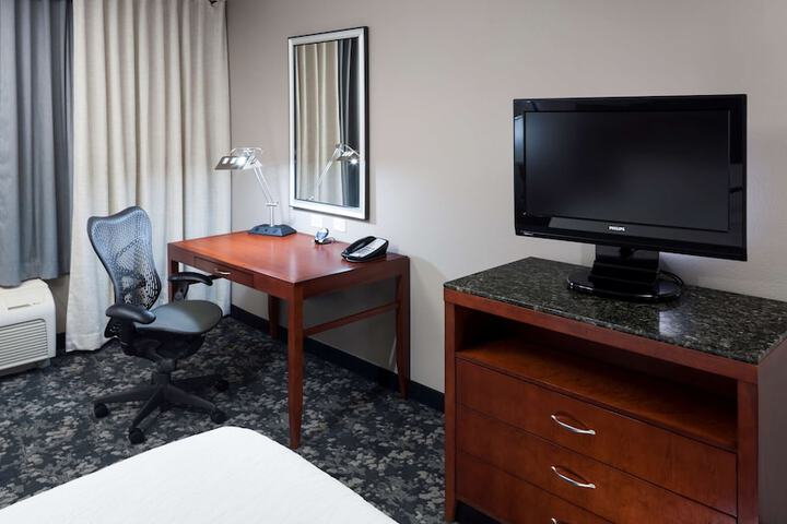 Room 26 of 40