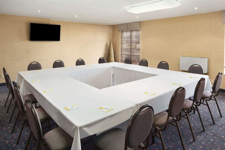Days Inn by Wyndham Brantford
