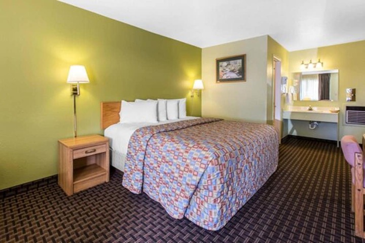Room 15 of 30
