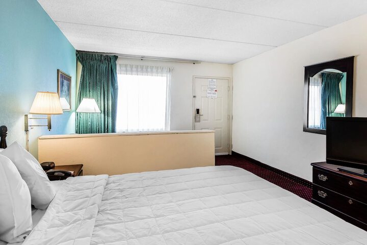 Room 27 of 34