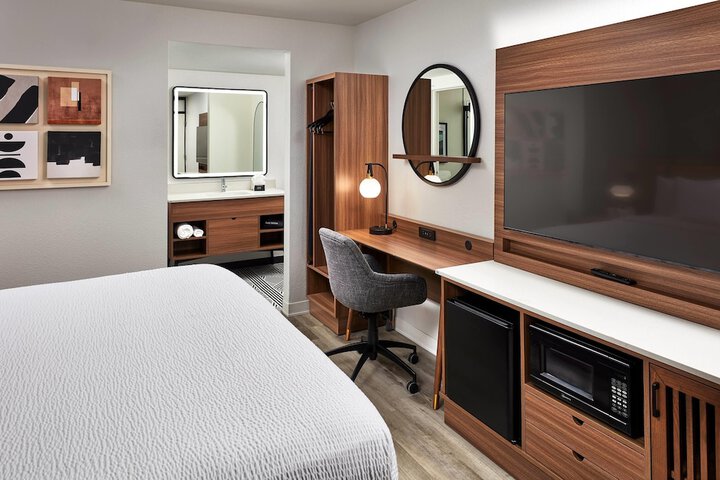 La Quinta Inn & Suites by Wyndham Thousand Oaks-Newbury Park