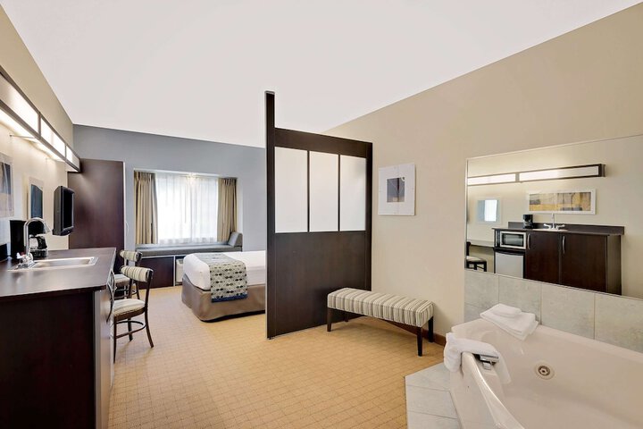Microtel Inn & Suites by Wyndham Geneva