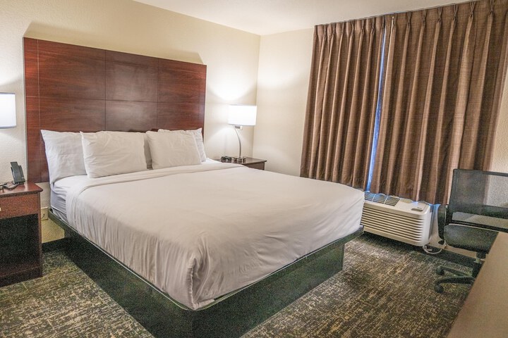 Cobblestone Hotel & Suites - Lamar
