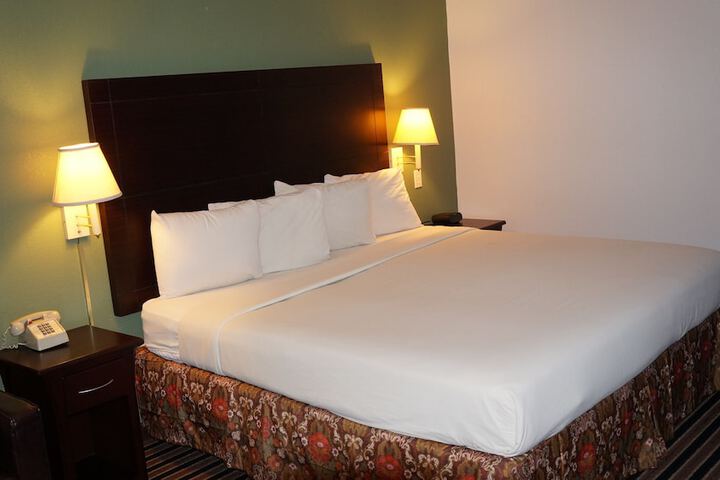 Room 17 of 34
