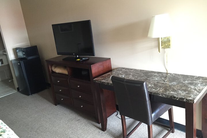 Room 10 of 33