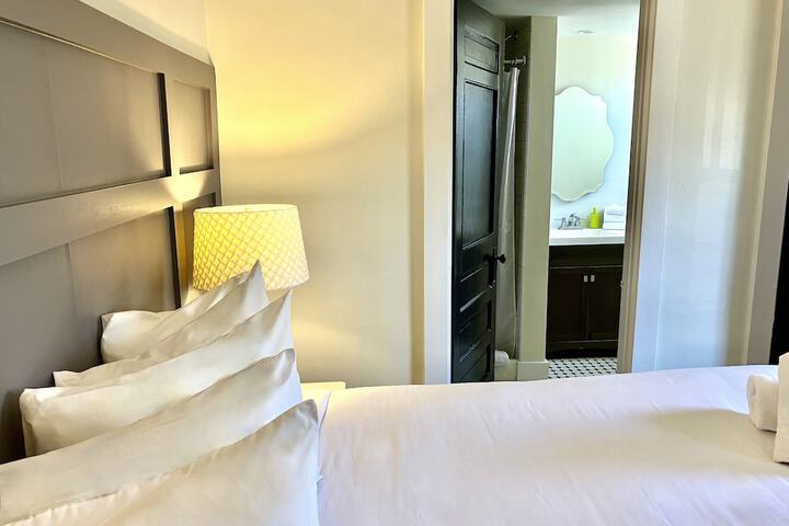 Room 9 of 22