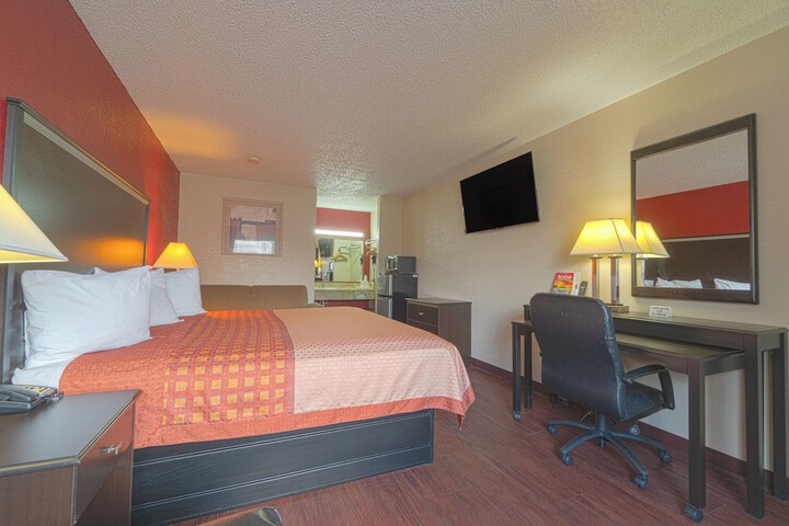 Regency Inn & Suites by OYO Bay City TX