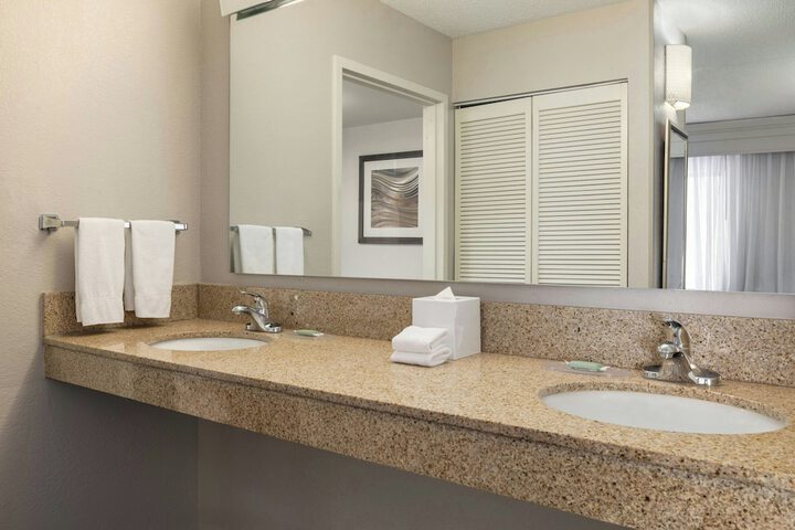 Courtyard by Marriott Charlotte / Matthews
