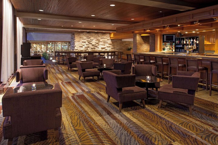 Lounge 56 of 80