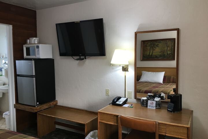 Room 6 of 9