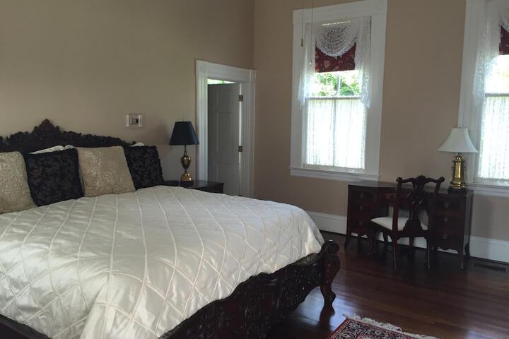 Lookaway Inn