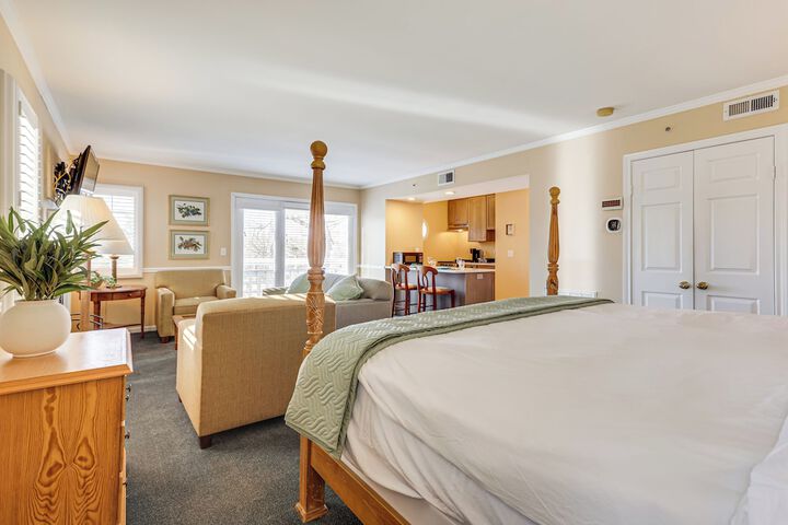 1 Mi to Mohegan Sun: Studio w / Golf Course Views