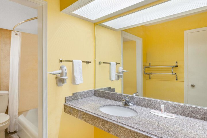 Room 9 of 21