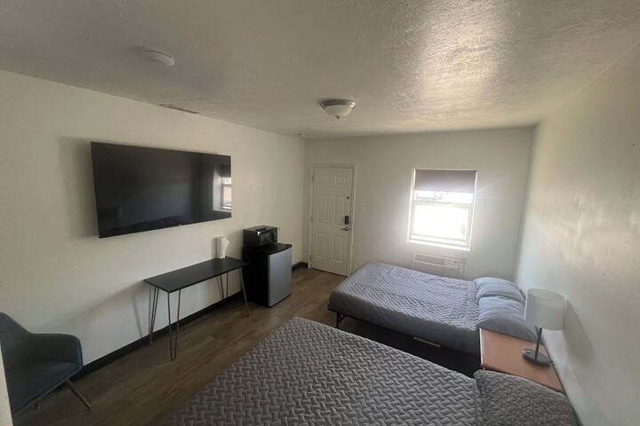 Macs Motel