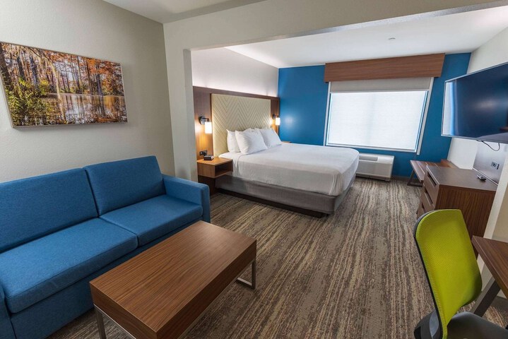 Room 13 of 30