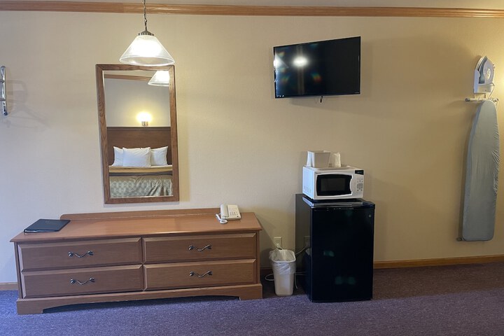 Room 33 of 64
