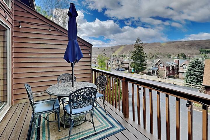 Sunplace 30 by Taylor Made Deep Creek
