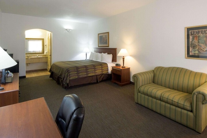Room 15 of 46