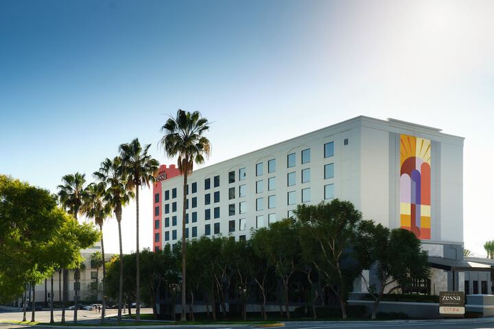 Hotel Zessa Orange County Airport a DoubleTree by Hilton