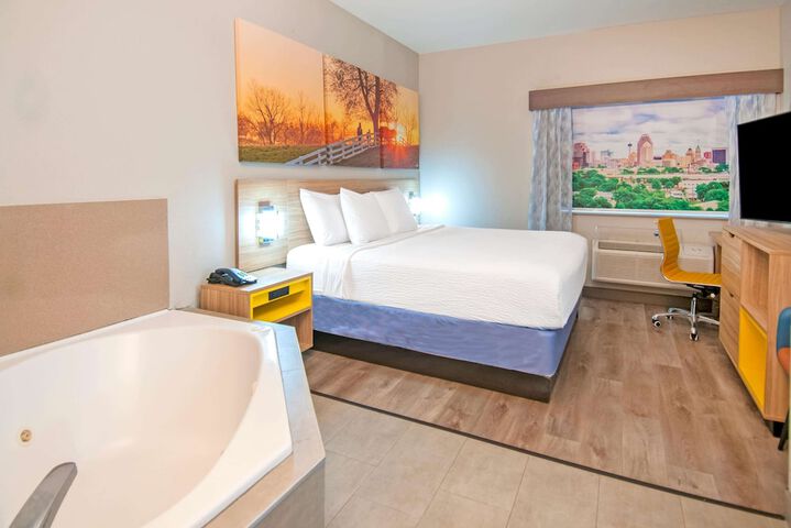 Room 32 of 48