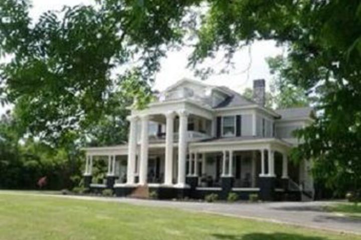 Butterfly Mansion Bed & Breakfast No Pets Allowed