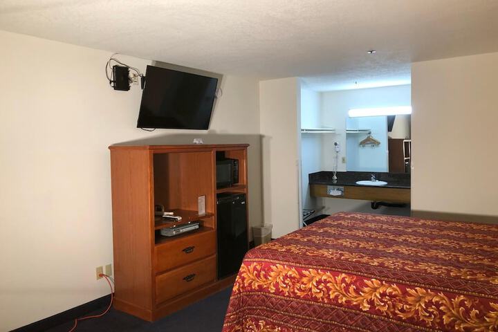 Room 19 of 34