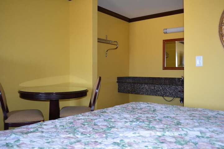 Room 7 of 33