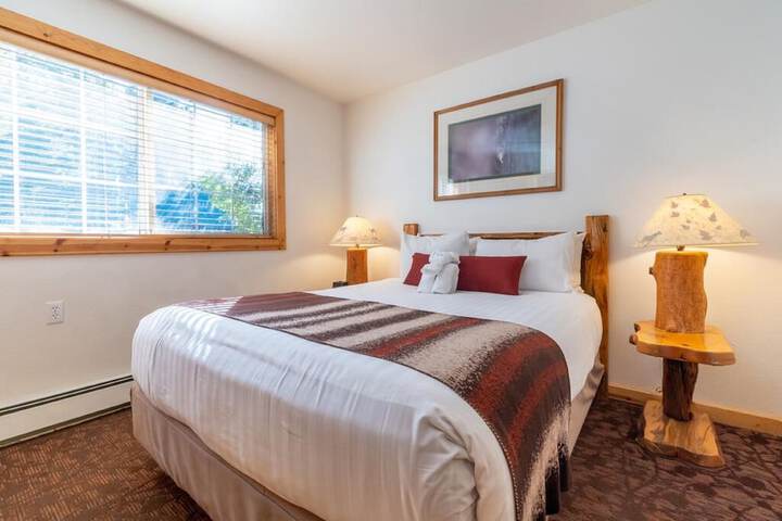 Red Wolf Lakeside Lodge