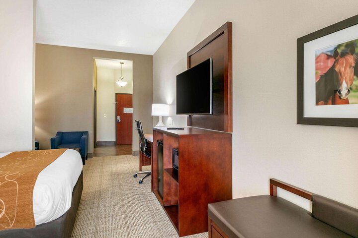 Comfort Suites Hopkinsville near Fort Campbell