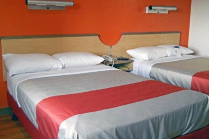 Room 16 of 33