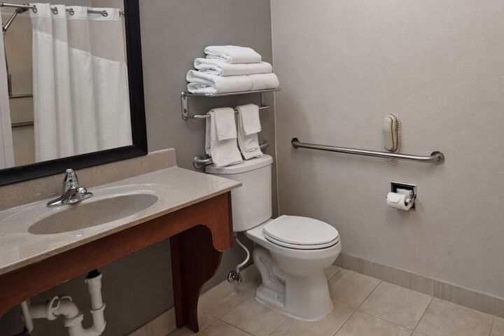 Holiday Inn Express & Suites Winner by IHG