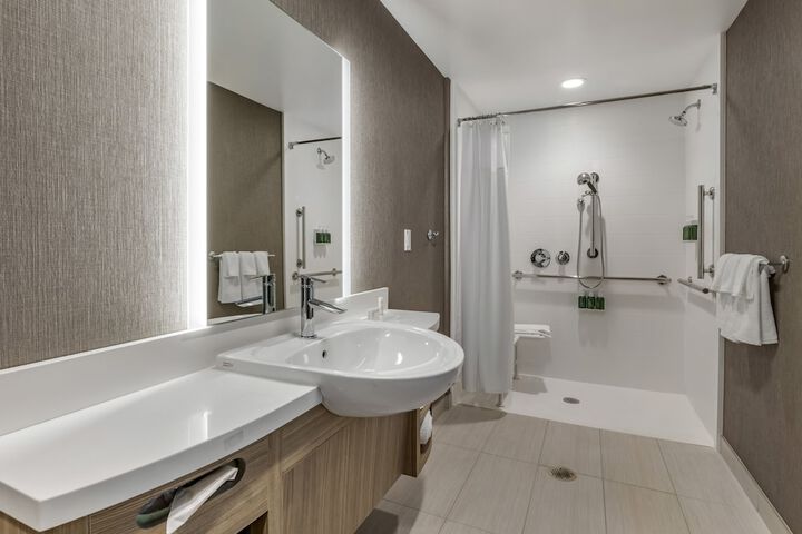 Room 12 of 21
