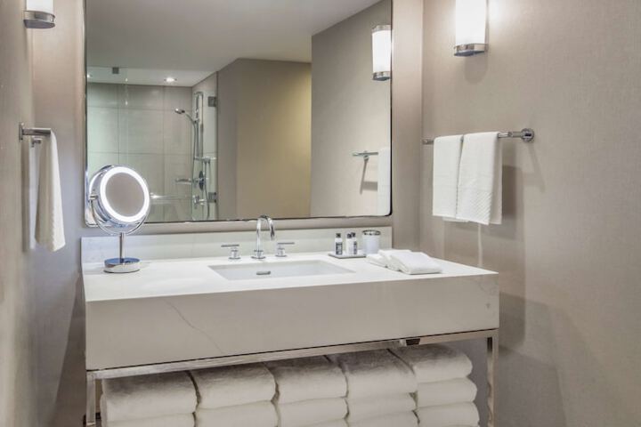 The Marquette Hotel Curio Collection by Hilton