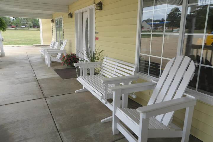 Honeysuckle Inn - Mountain View
