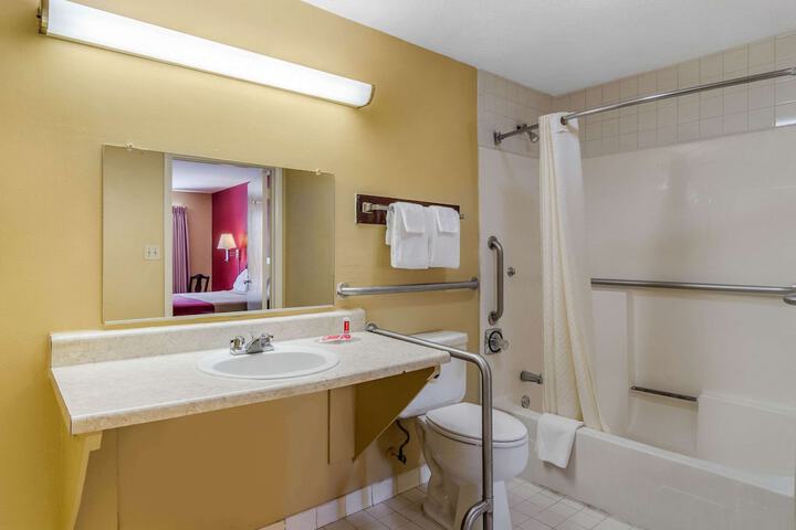 Room 6 of 36