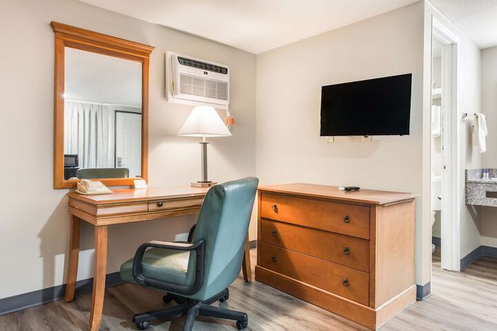 Room 21 of 37