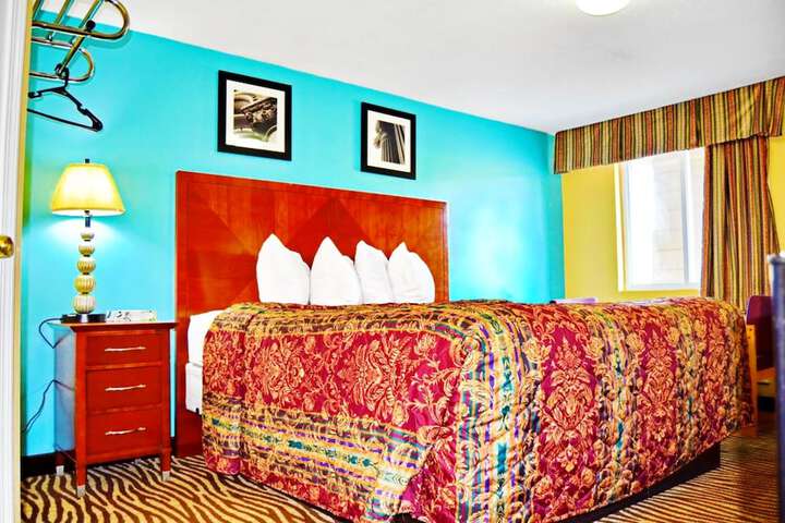 Room 11 of 25