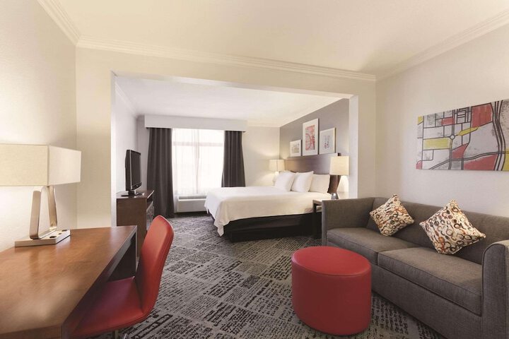 Room 8 of 27