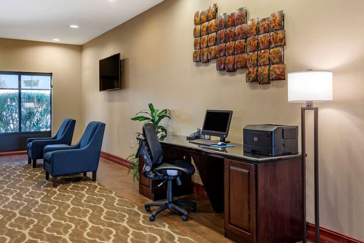 Business Center 32 of 32