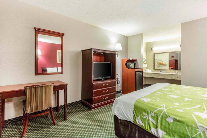 Room 13 of 31