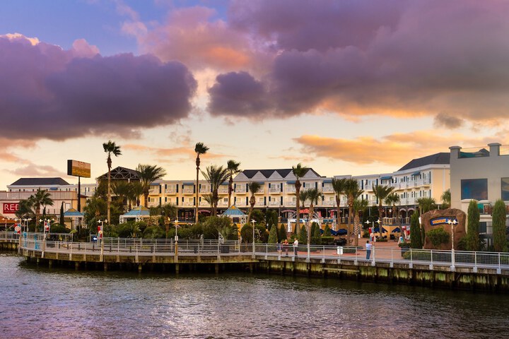 Kemah Boardwalk Inn