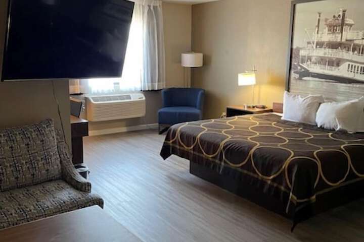 Room 13 of 19