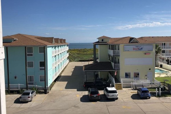 Beachgate CondoSuites and Oceanfront Resort