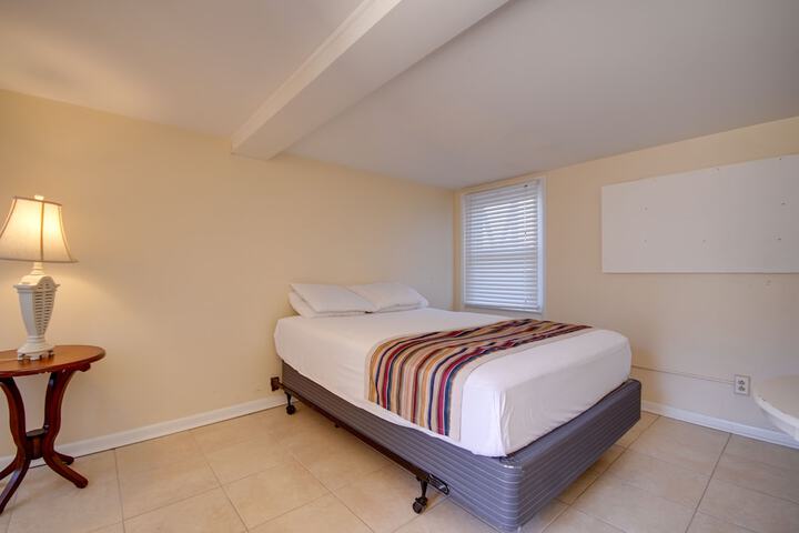 Room 33 of 167