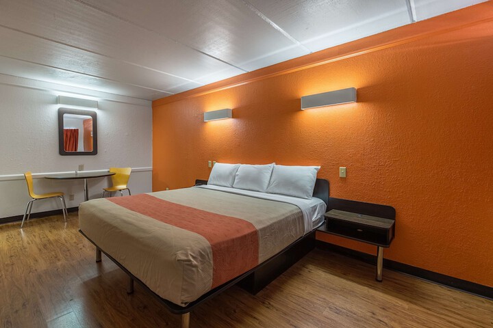Room 33 of 53