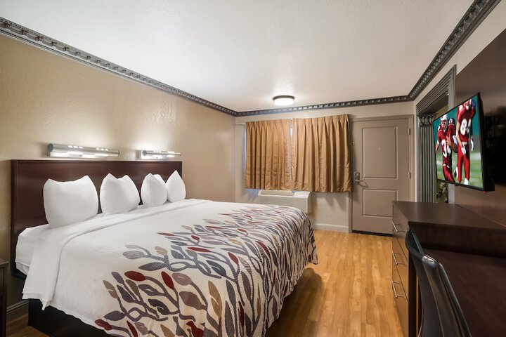 Room 16 of 38