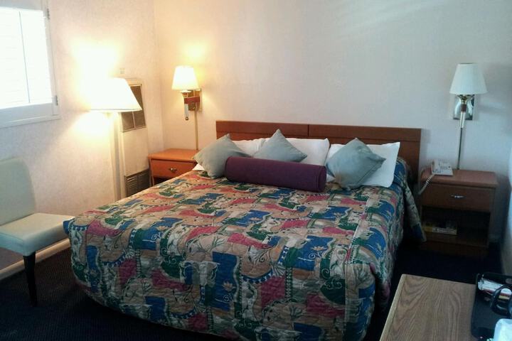 Room 12 of 28
