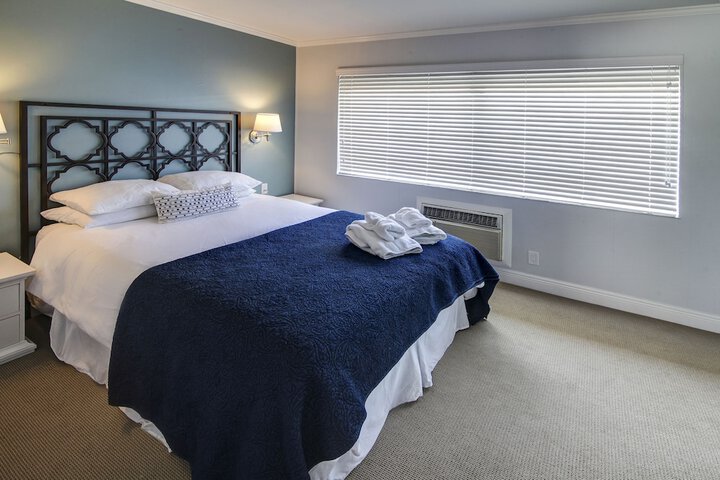 May-Dee Suites